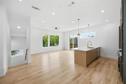 $619,000 | 4605 Belmont Avenue, Unit 201, Dallas, TX 75204