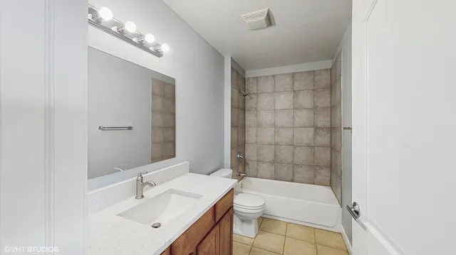 $219,000 | 3447 Ridgeland Avenue, Unit 301, Berwyn, IL 60402