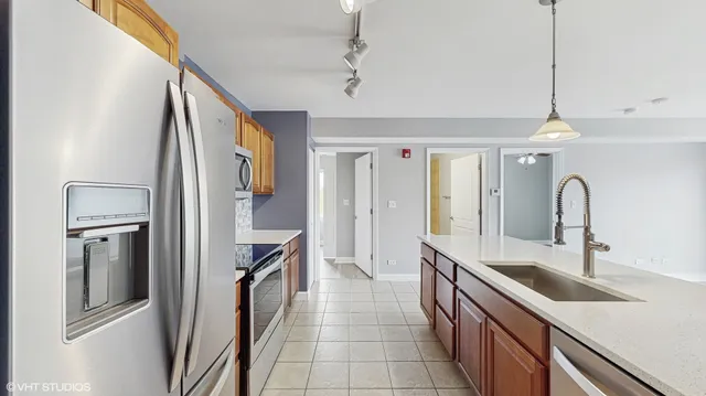 $219,000 | 3447 Ridgeland Avenue, Unit 301, Berwyn, IL 60402