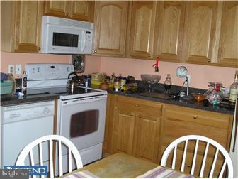 1823 Columbus Road Burlington, NJ 08016 - Photo 6 of 12 Kitchen