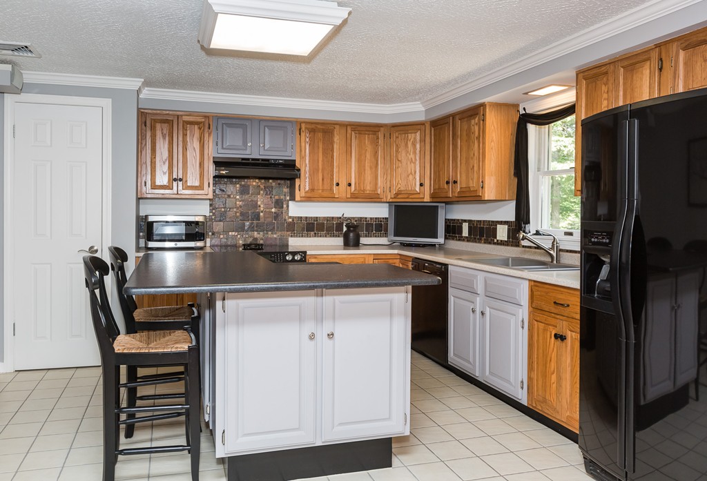 6 Two States Road Southwick, MA 01077 - Photo 4 of 30