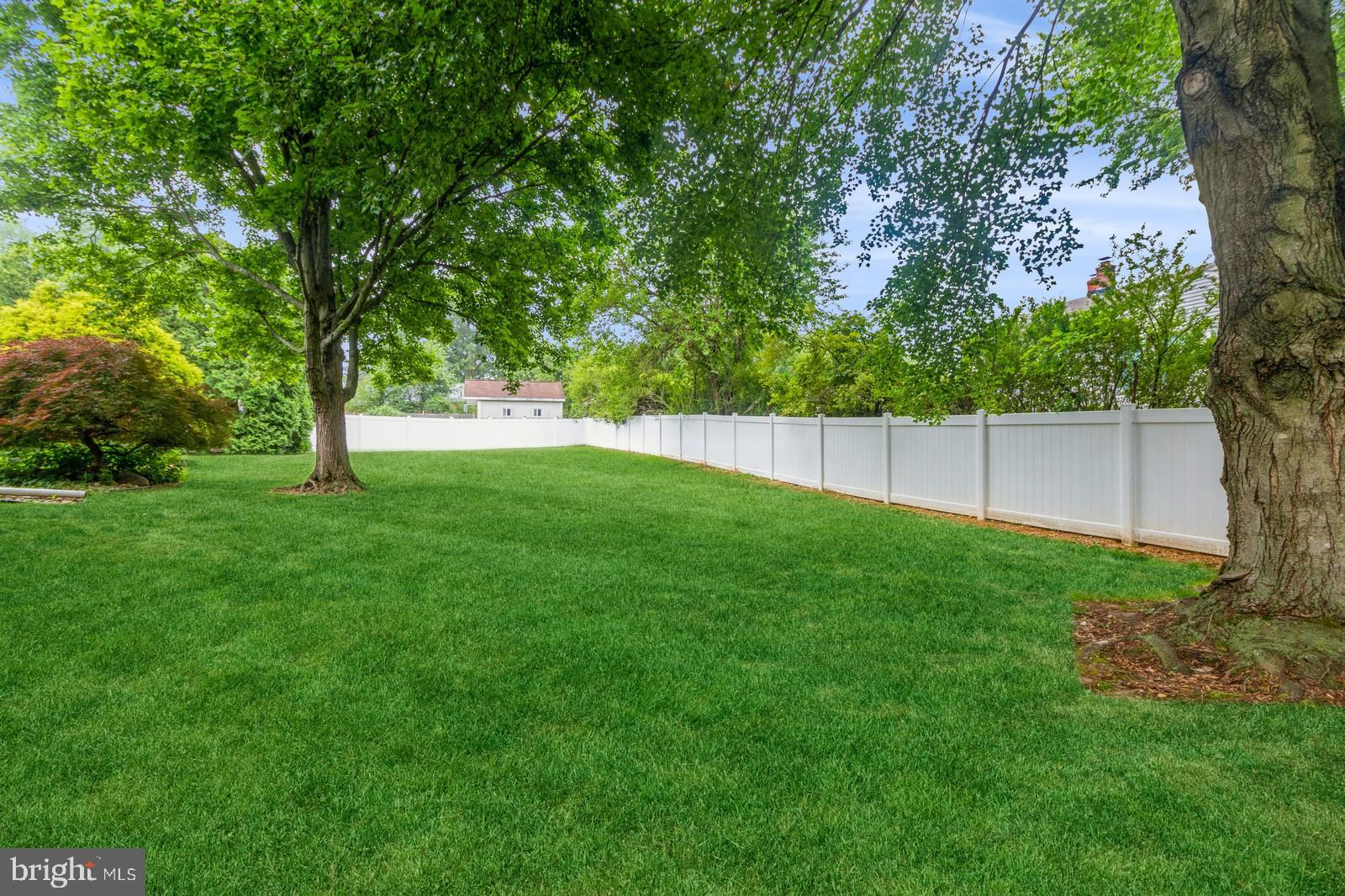 2905 Georgetown Road Cinnaminson, NJ 08077 - Photo 28 of 28 New vinyl fence around rear property