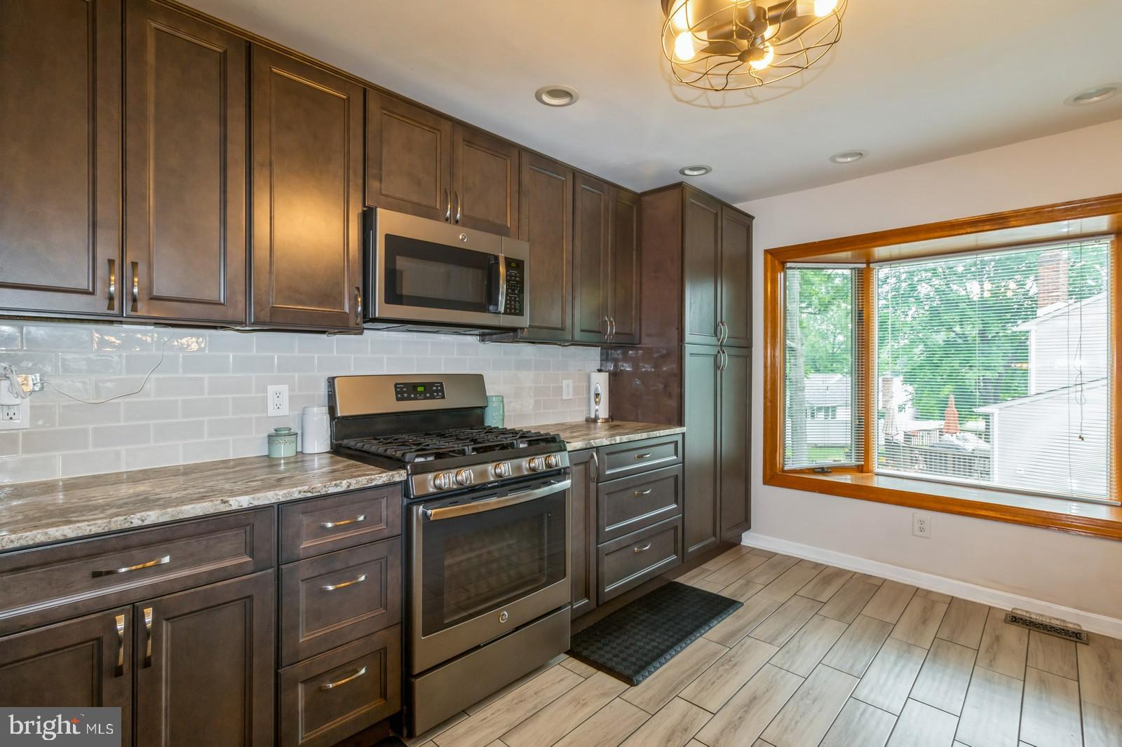 2905 Georgetown Road Cinnaminson, NJ 08077 - Photo 9 of 28 Beautiful granite counters & subway tiles