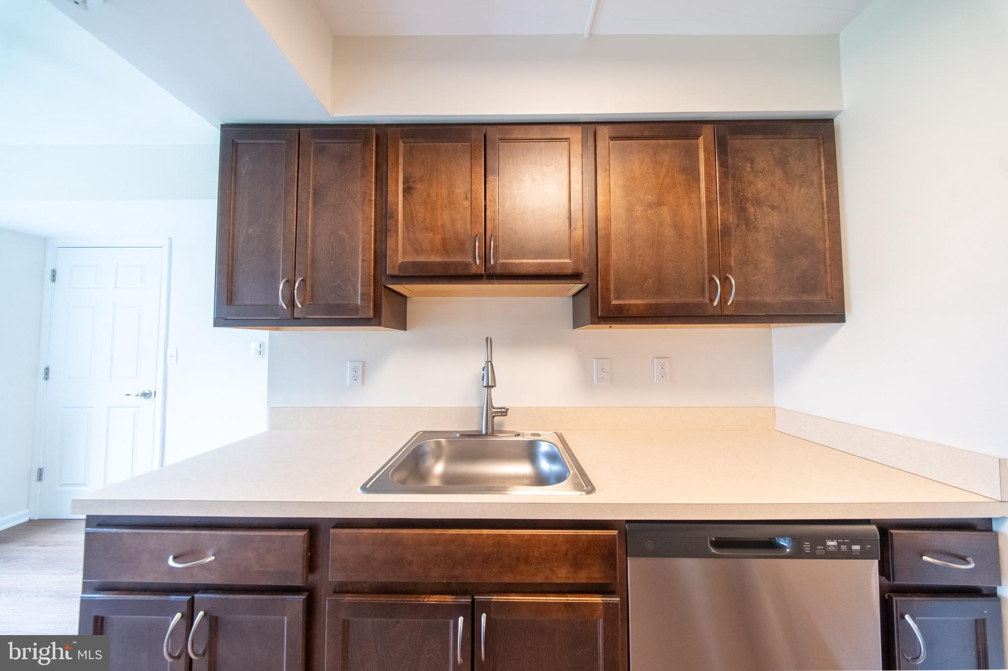15210 Elkridge Way, Unit 912J Silver Spring, MD 20906 - Photo 17 of 35 Kitchen