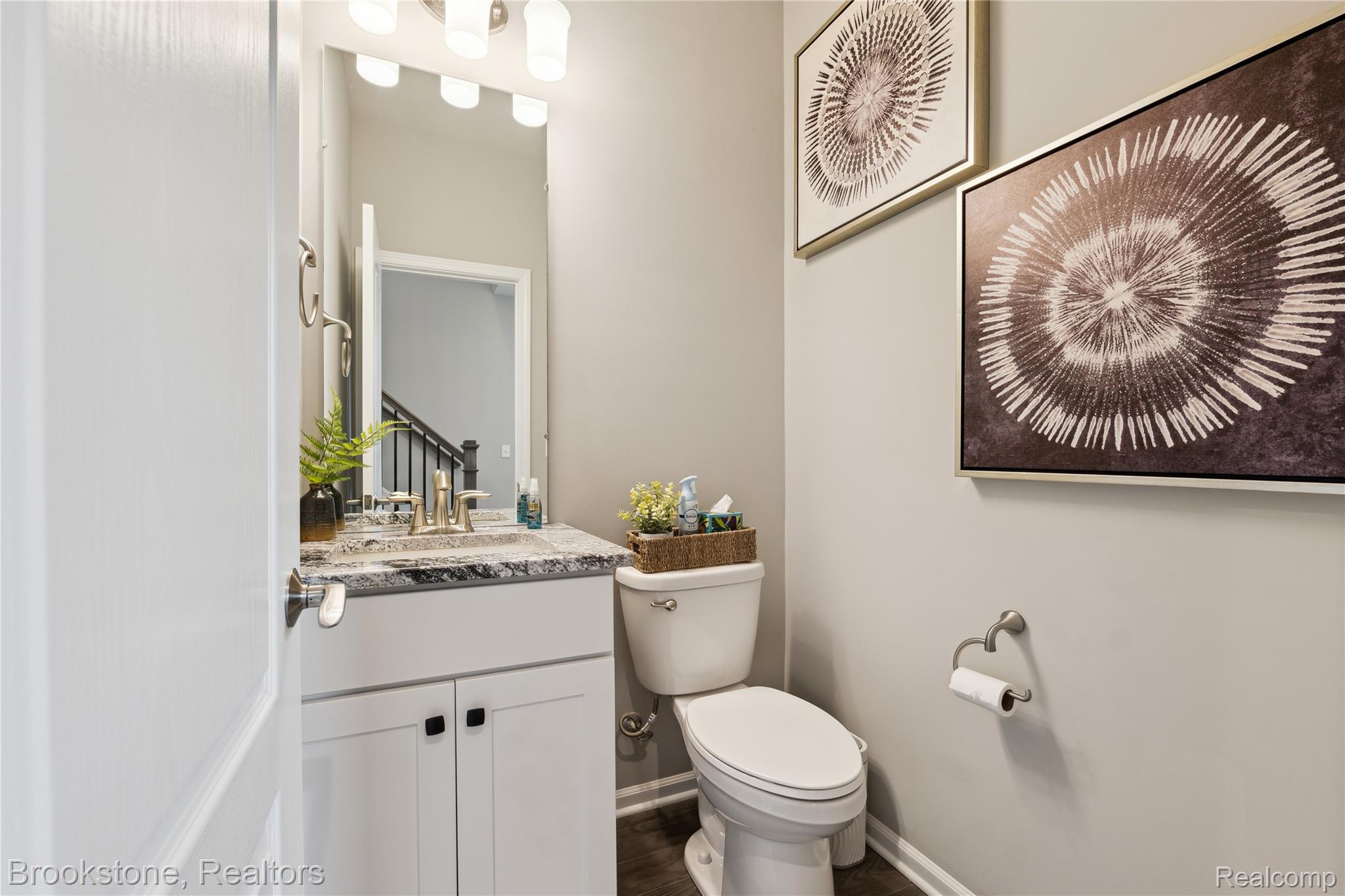 765 Hummingbird Drive Rochester, MI 48307 - Photo 19 of 47 Powder room, entry level