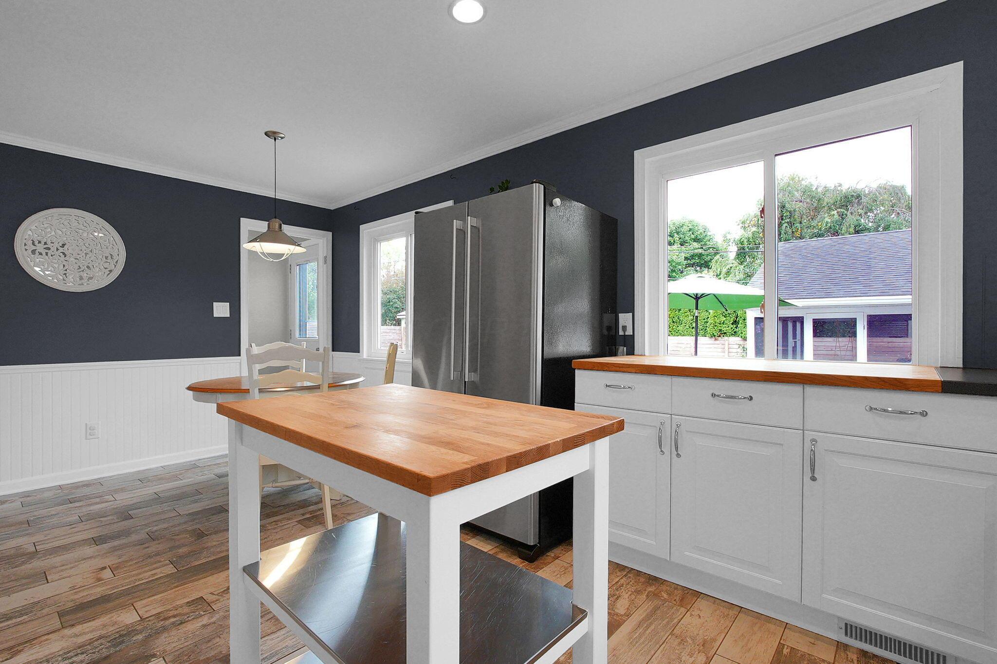 2737 Cranford Road Columbus, OH 43221 - Photo 6 of 44 2737 Cranford Realtor BethanyB kitchen 2