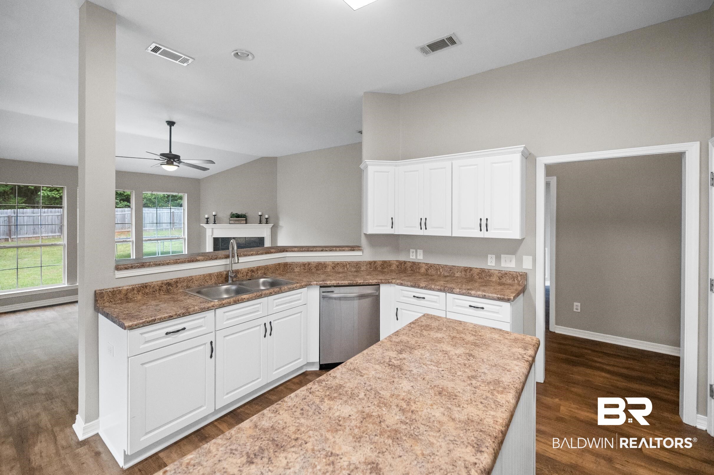 1309 Forest Cove Drive Mobile, AL 36618 - Photo 7 of 31