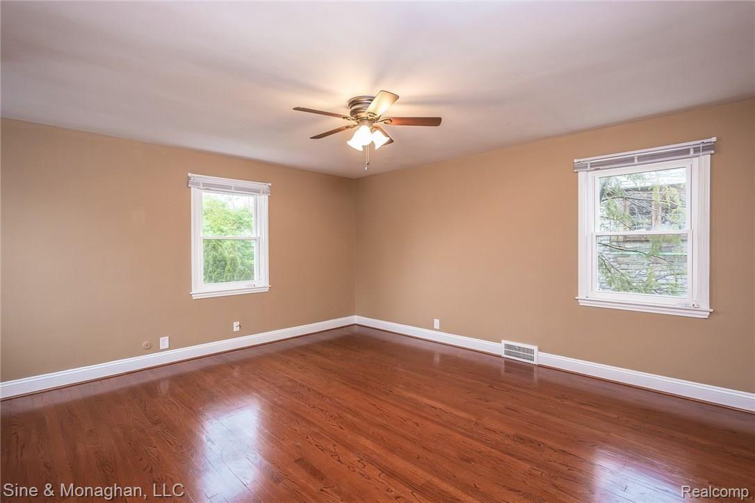 843 Pemberton Road Grosse Pointe, MI 48230 - Photo 29 of 52 030-Bedroom-4106448-medium.jpg