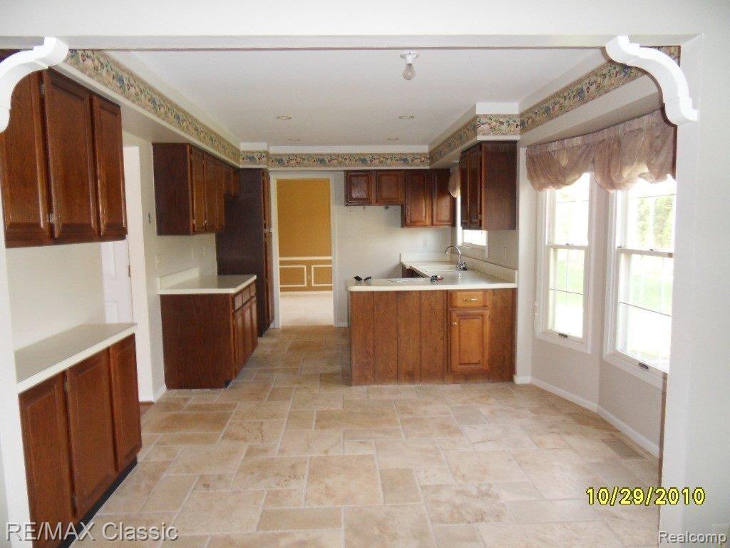 1628 Black Maple Drive Rochester, MI 48309 - Photo 6 of 11 black maple 1628 CFK INT 10-29-2010 (65).JPG