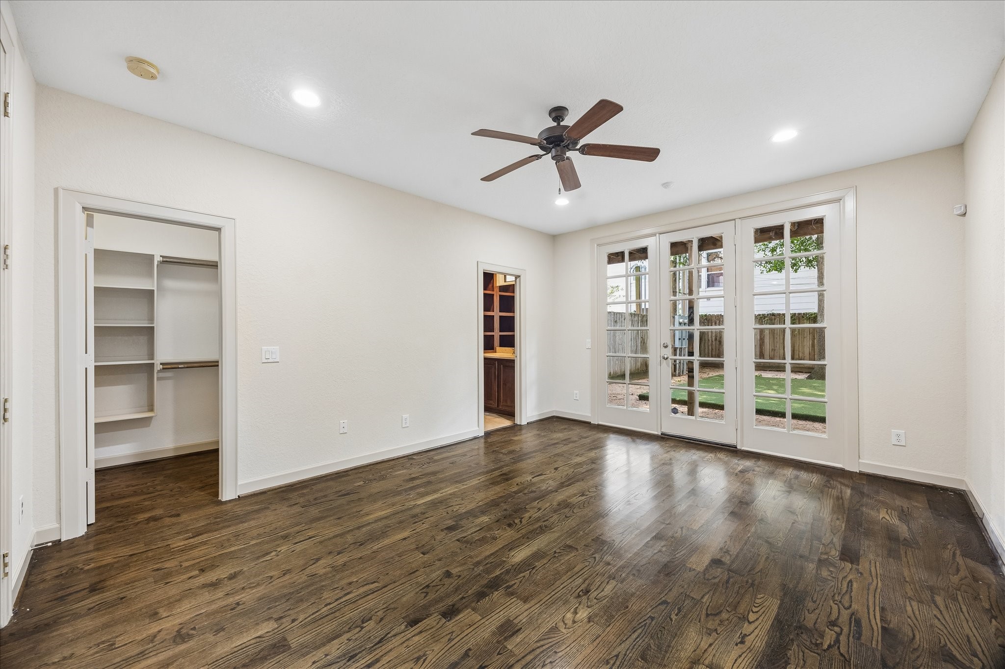 4301 Gibson Street Houston, TX 77007 - Photo 4 of 24 First floor bedroom featuring ensuite full bathroom. Could be used as an office or gym as well.