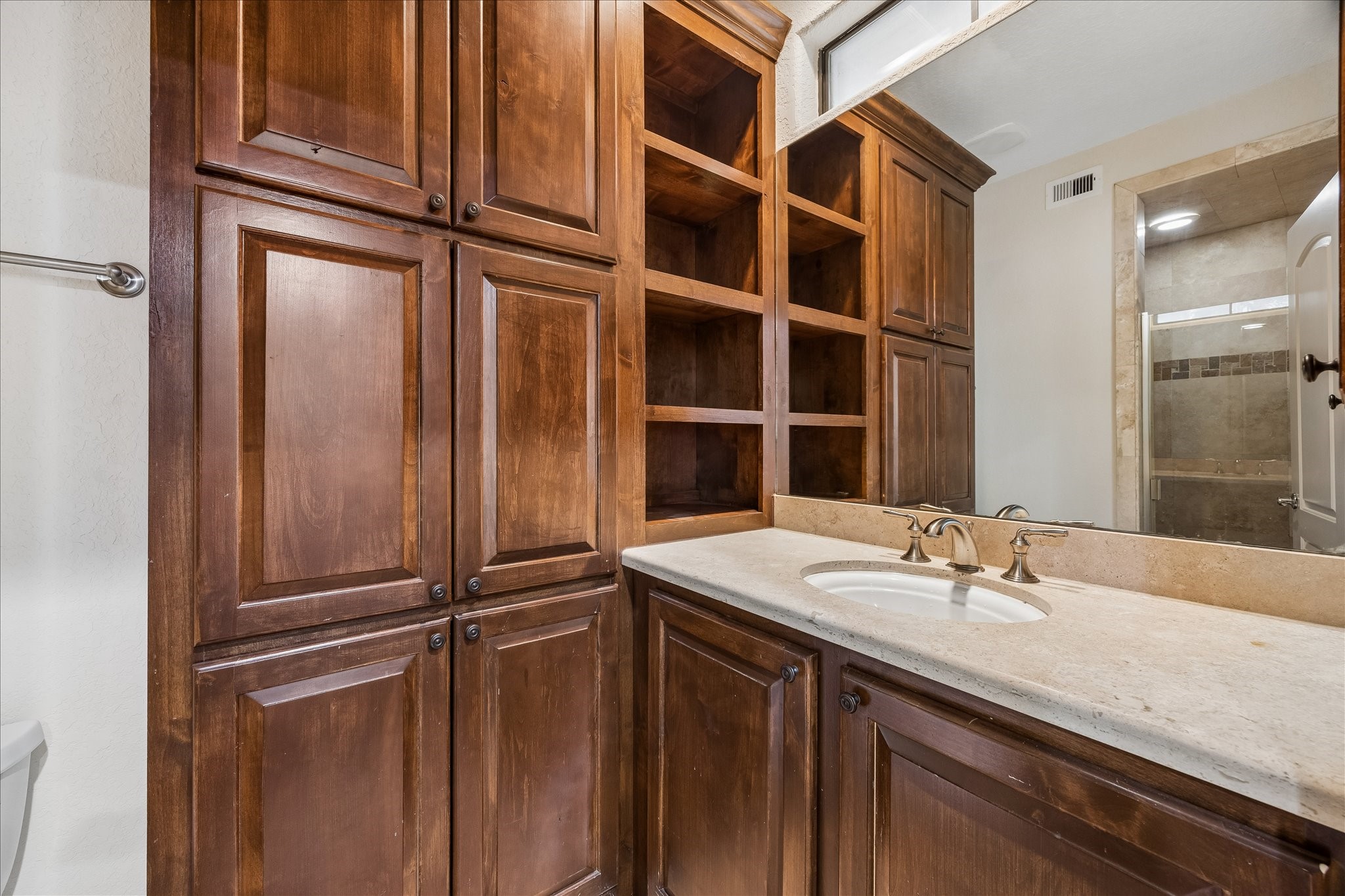 4301 Gibson Street Houston, TX 77007 - Photo 5 of 24 Ensuite bathroom with shower with tons of storage.
