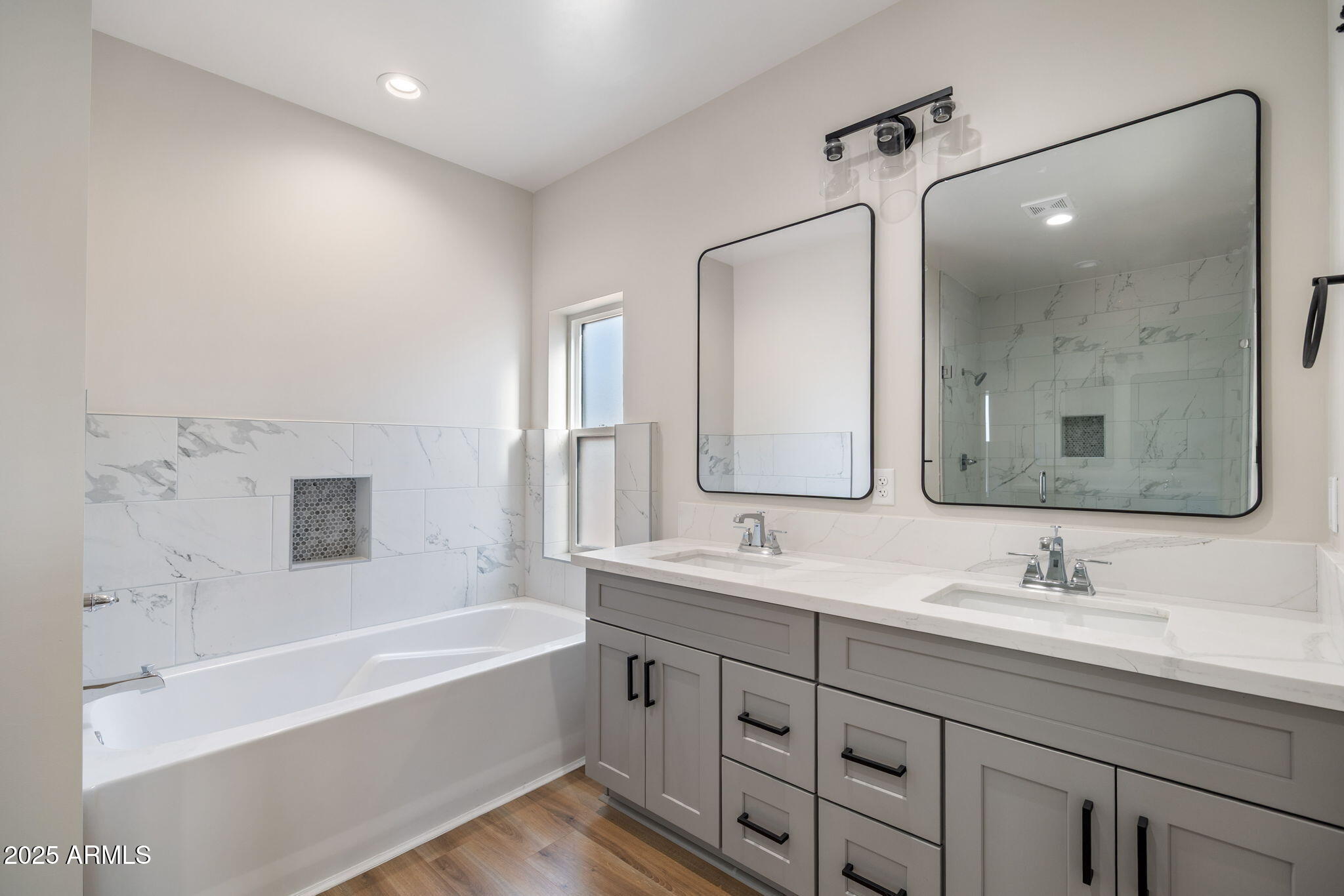 855 10th South St. Johns, AZ 85936 - Photo 21 of 41 a bathroom with a tub sink double vanity granite and a mirror