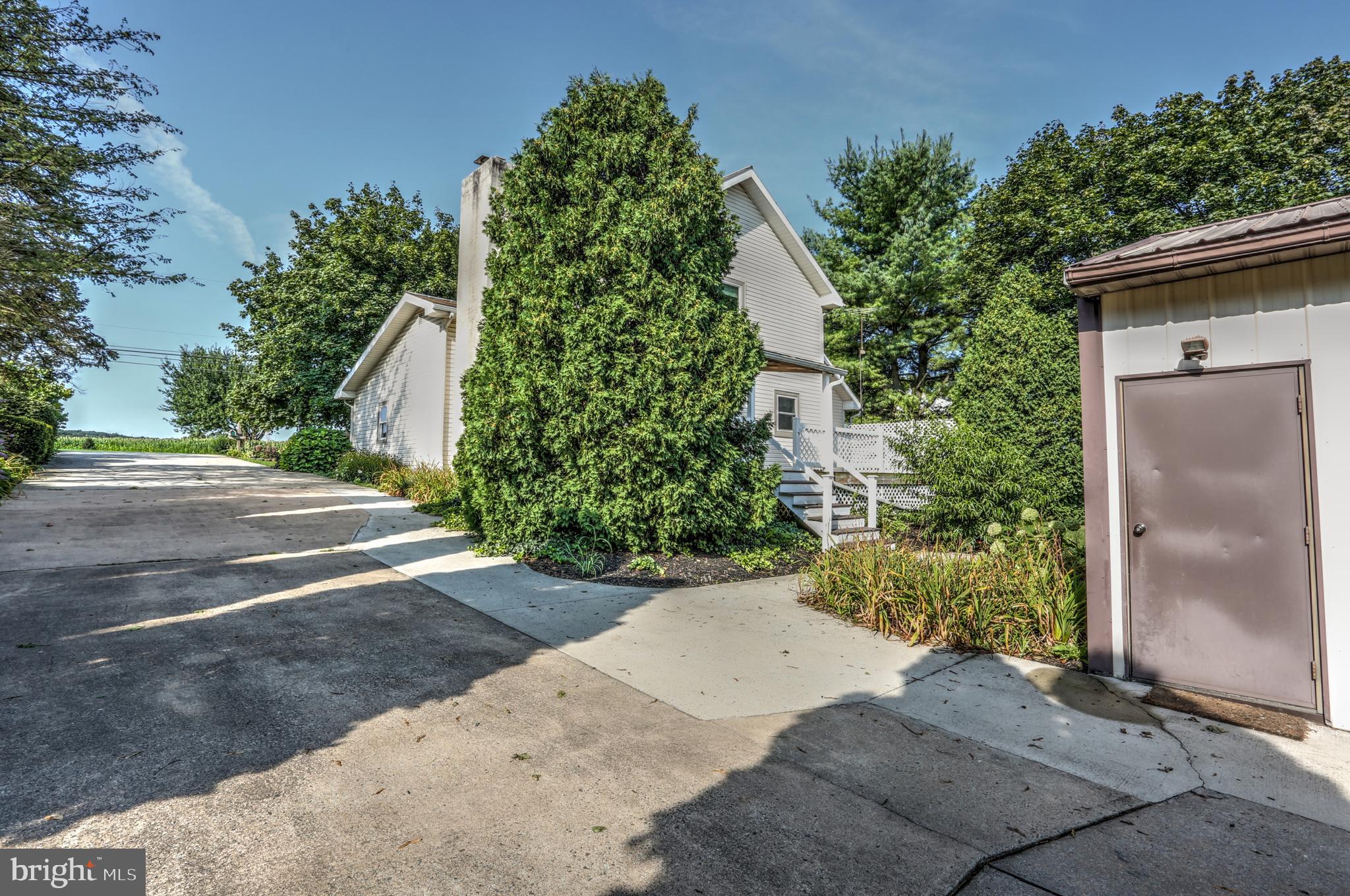 193 Mt Airy Road New Providence, PA 17560 - Photo 4 of 44 Driveway