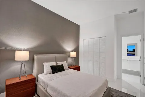 $1,050,000 | 1801 Northeast 13th Street, Unit 1829, Fort Lauderdale, FL 33304