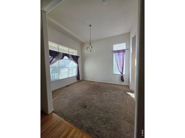 a view of empty room with window