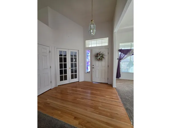 a view of a big room with closet and windows