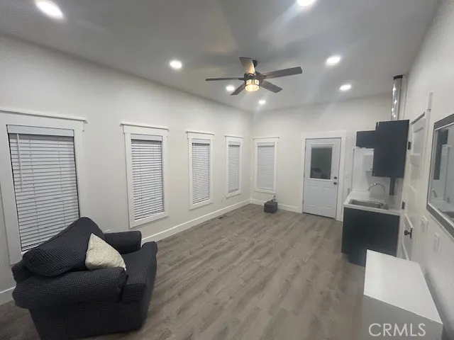 a view of livingroom with furniture and ceiling fan