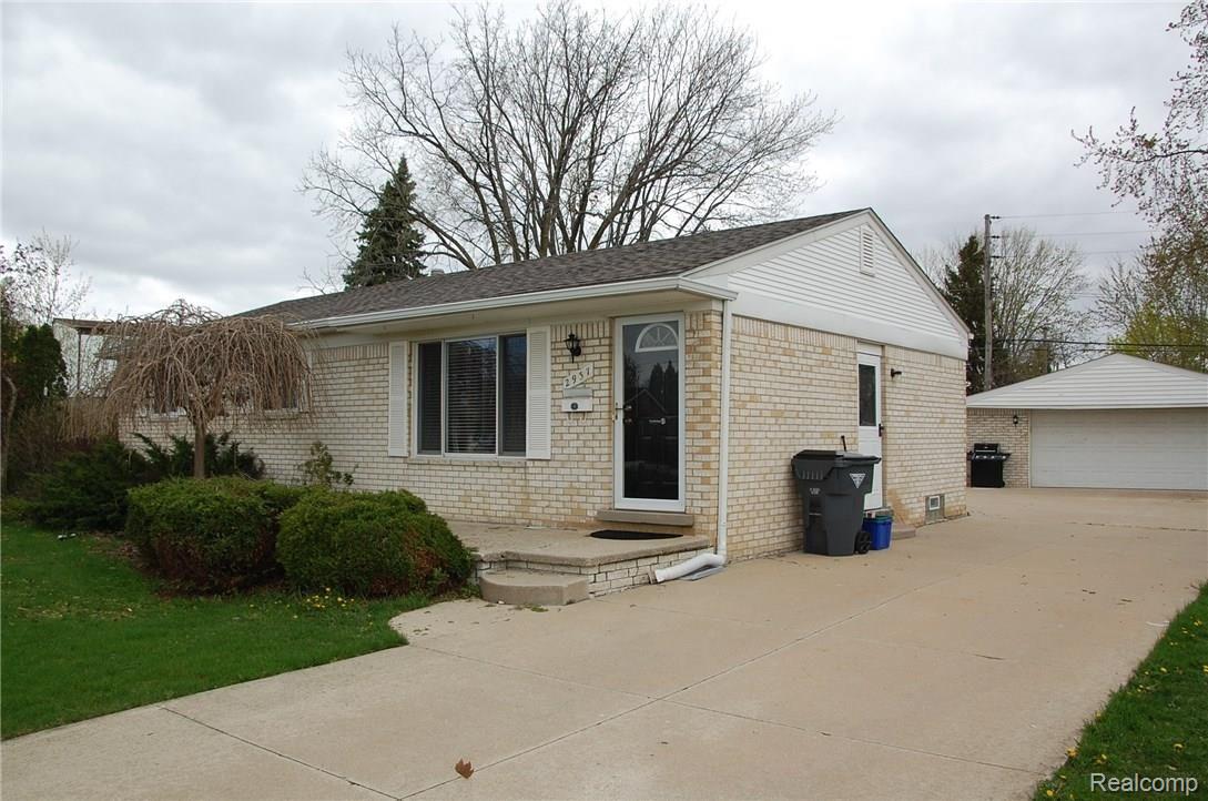 2937 Rhodes Drive Troy, MI 48083 - Photo 2 of 17 DSC_1177.JPG