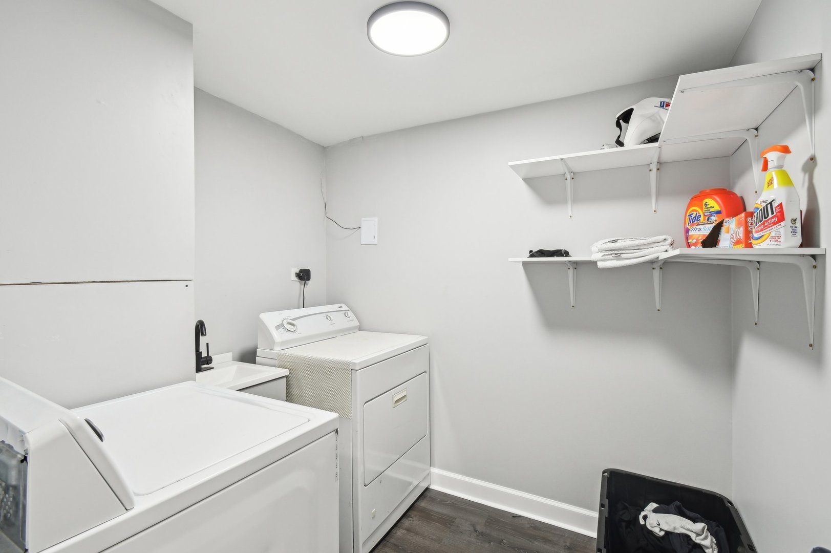 703 Sunset Circle Streamwood, IL 60107 - Photo 14 of 22 a utility room with dryer and washer
