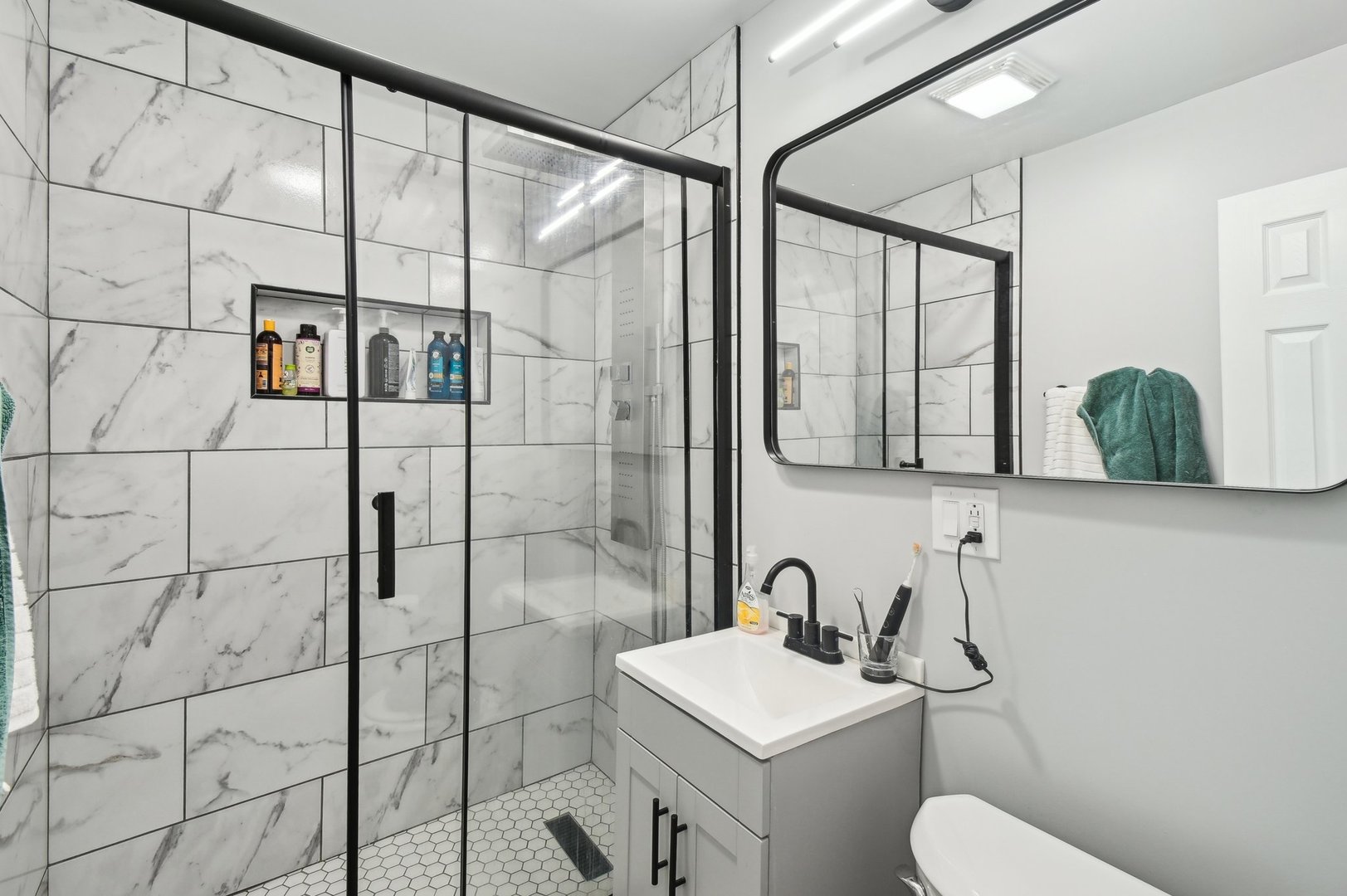 703 Sunset Circle Streamwood, IL 60107 - Photo 6 of 22 a bathroom with a sink a toilet and shower