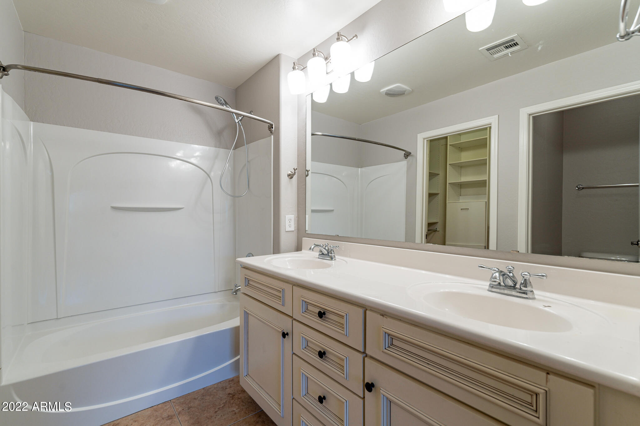 1967 East Frye Road, Unit 102 Gilbert, AZ 85295 - Photo 28 of 34 Master Bathroom