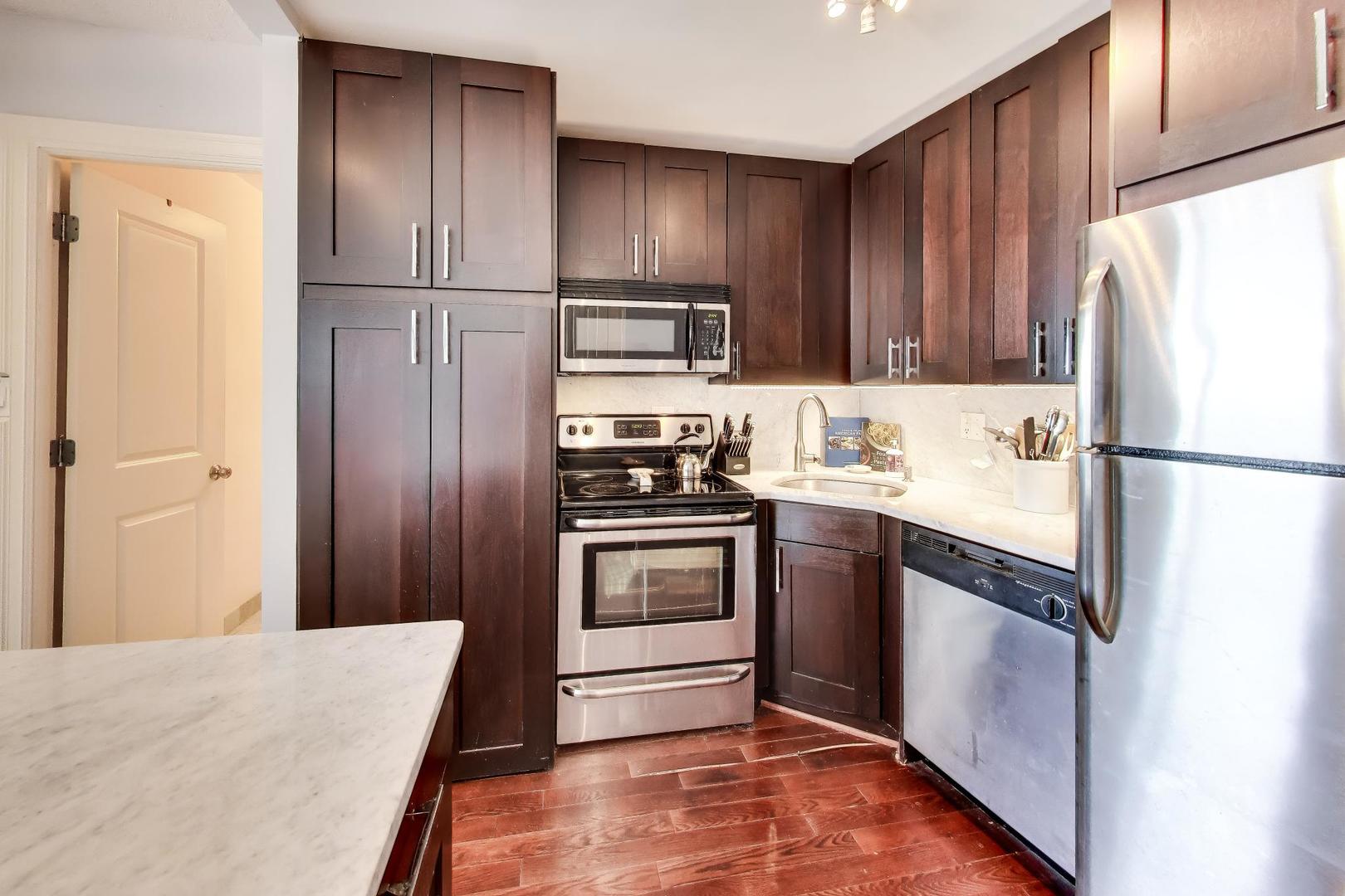 2930 North Sheridan Road, Unit 1205 Chicago, IL 60657 - Photo 13 of 36 Gallery Image 13