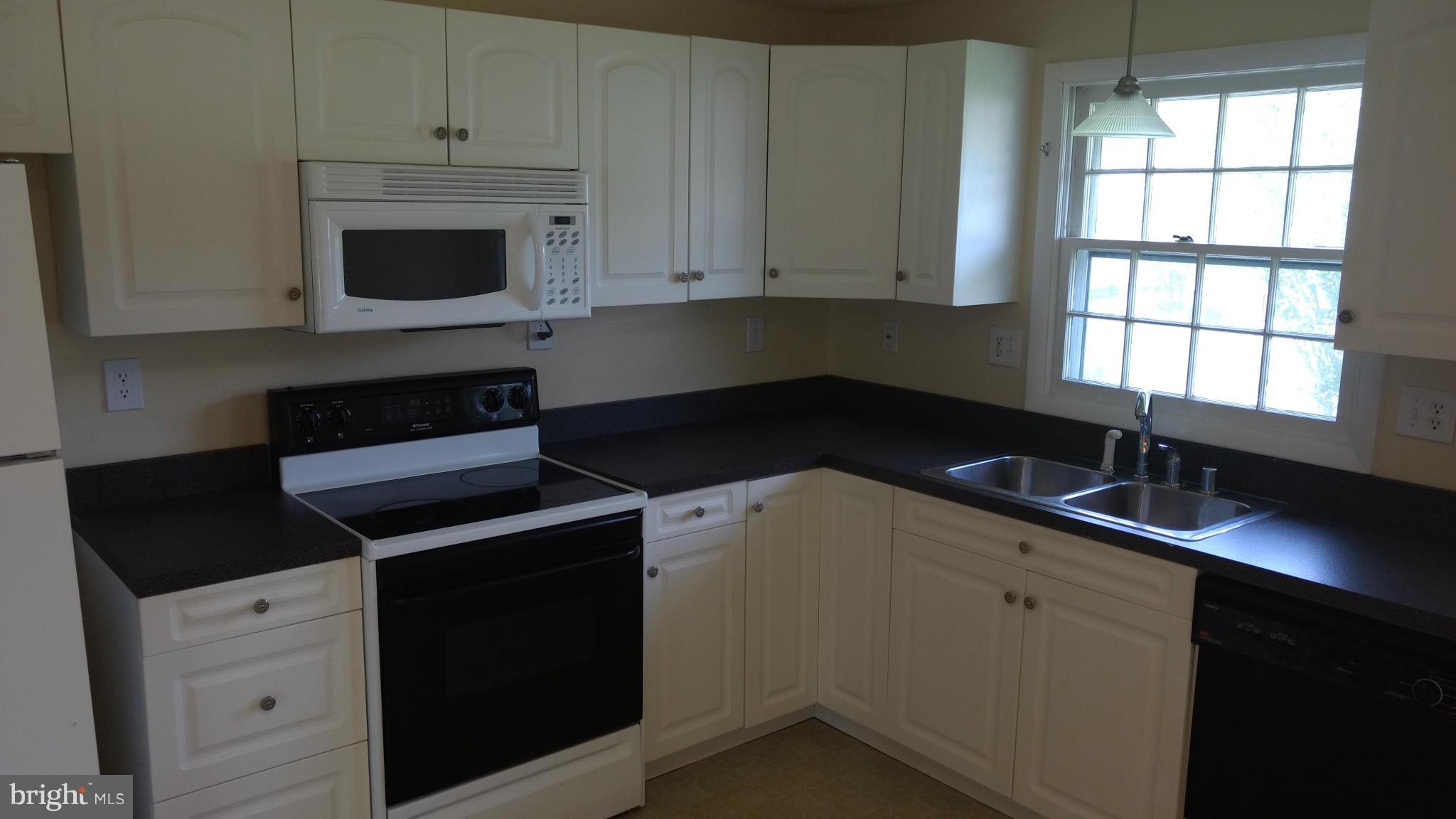 6015 Suzanne Road Waldorf, MD 20601 - Photo 6 of 18 Kitchen