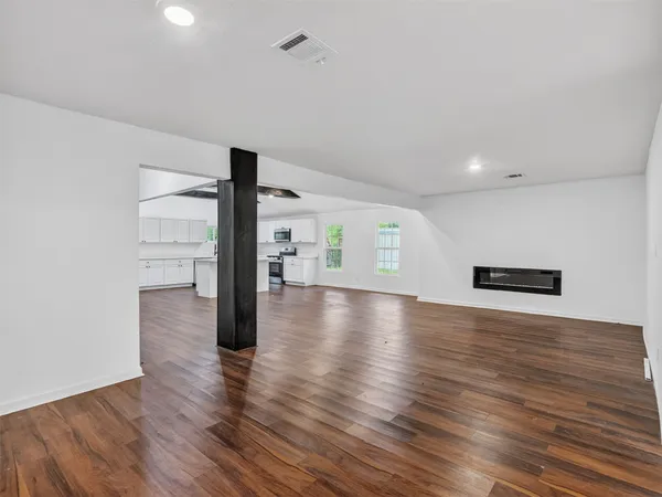 $2,900 | 11515 Iberia Drive, Houston, TX 77065