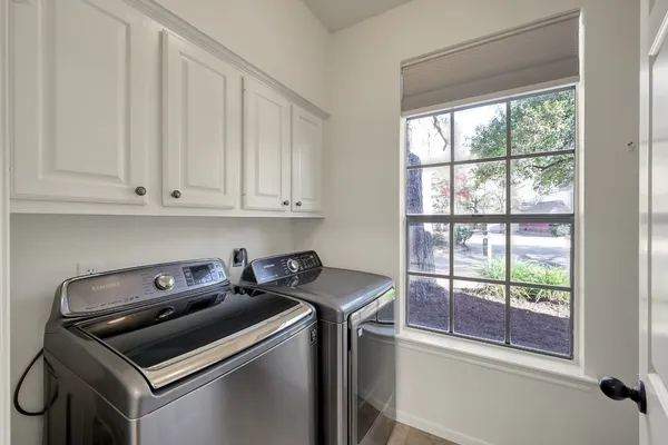 $3,050 | 23 Heathstone Place, The Woodlands, TX 77381