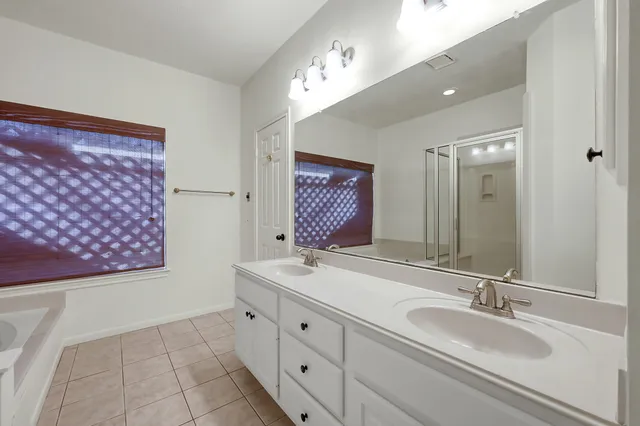 $3,250 | 23 Heathstone Place, The Woodlands, TX 77381