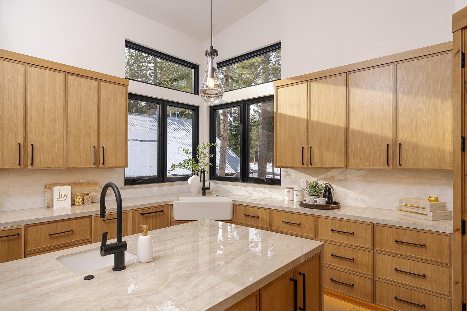 14771 Tyrol Road Truckee, CA 96161 - Photo 11 of 28 Gallery Image 11
