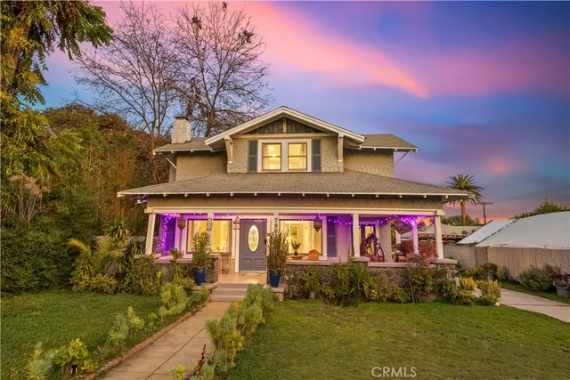 a front view of house with yard