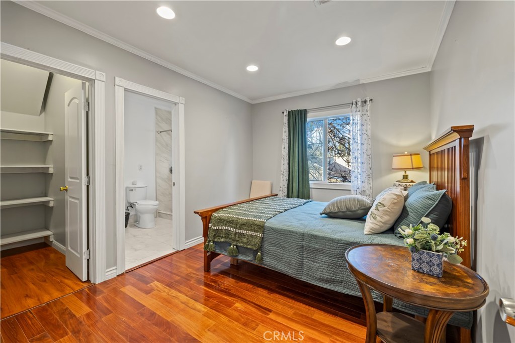 790 North El Molino Avenue Pasadena, CA 91104 - Photo 22 of 34 a bedroom with bed and a table