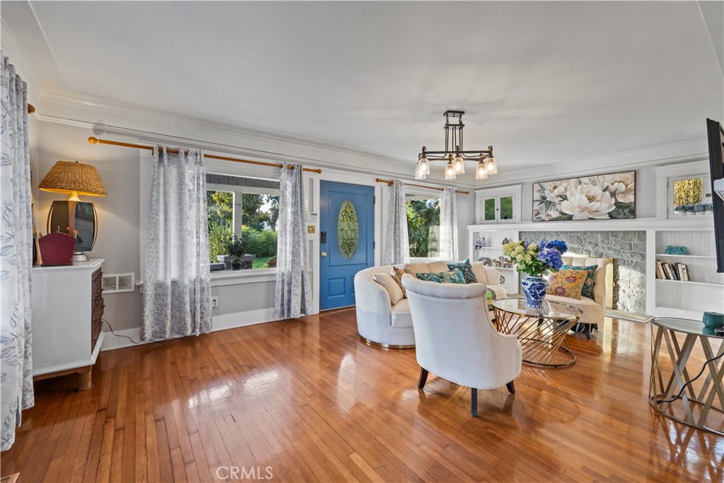 790 North El Molino Avenue Pasadena, CA 91104 - Photo 9 of 34 a living room with furniture and a wooden floor