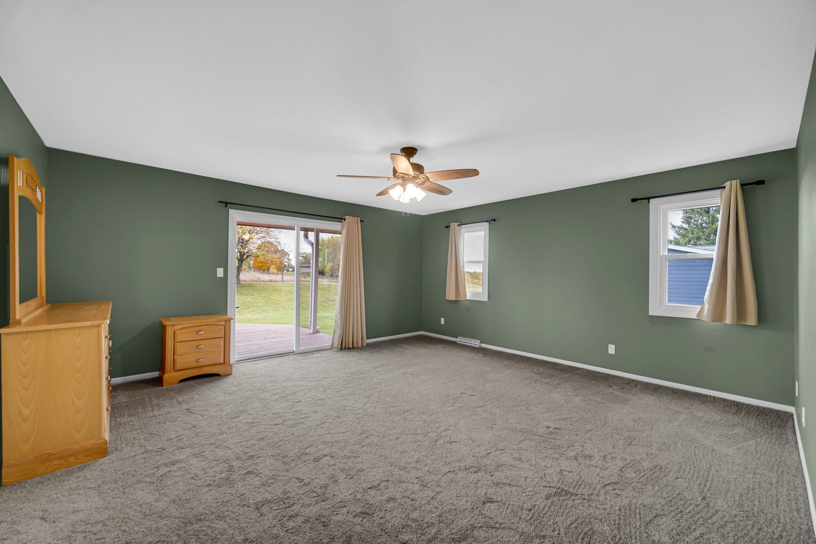 7427 McCurry Road Roscoe, IL 61073 - Photo 13 of 23 a view of a livingroom with a window