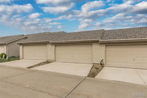 $247,000 | 208 Candice Way, St. Peters, MO 63376
