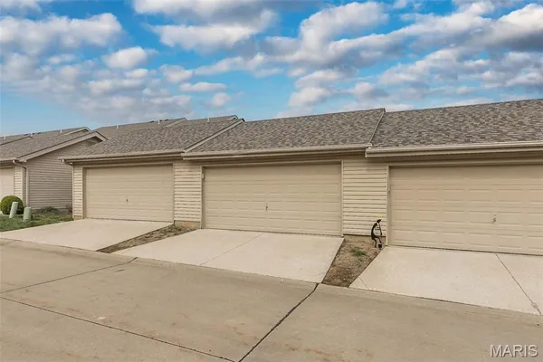 $247,000 | 208 Candice Way, St. Peters, MO 63376