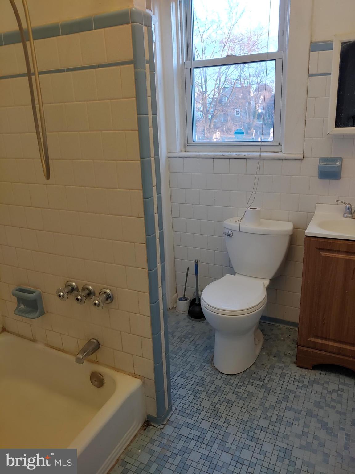 4636 Belair Road Baltimore, MD 21206 - Photo 8 of 8 Bath