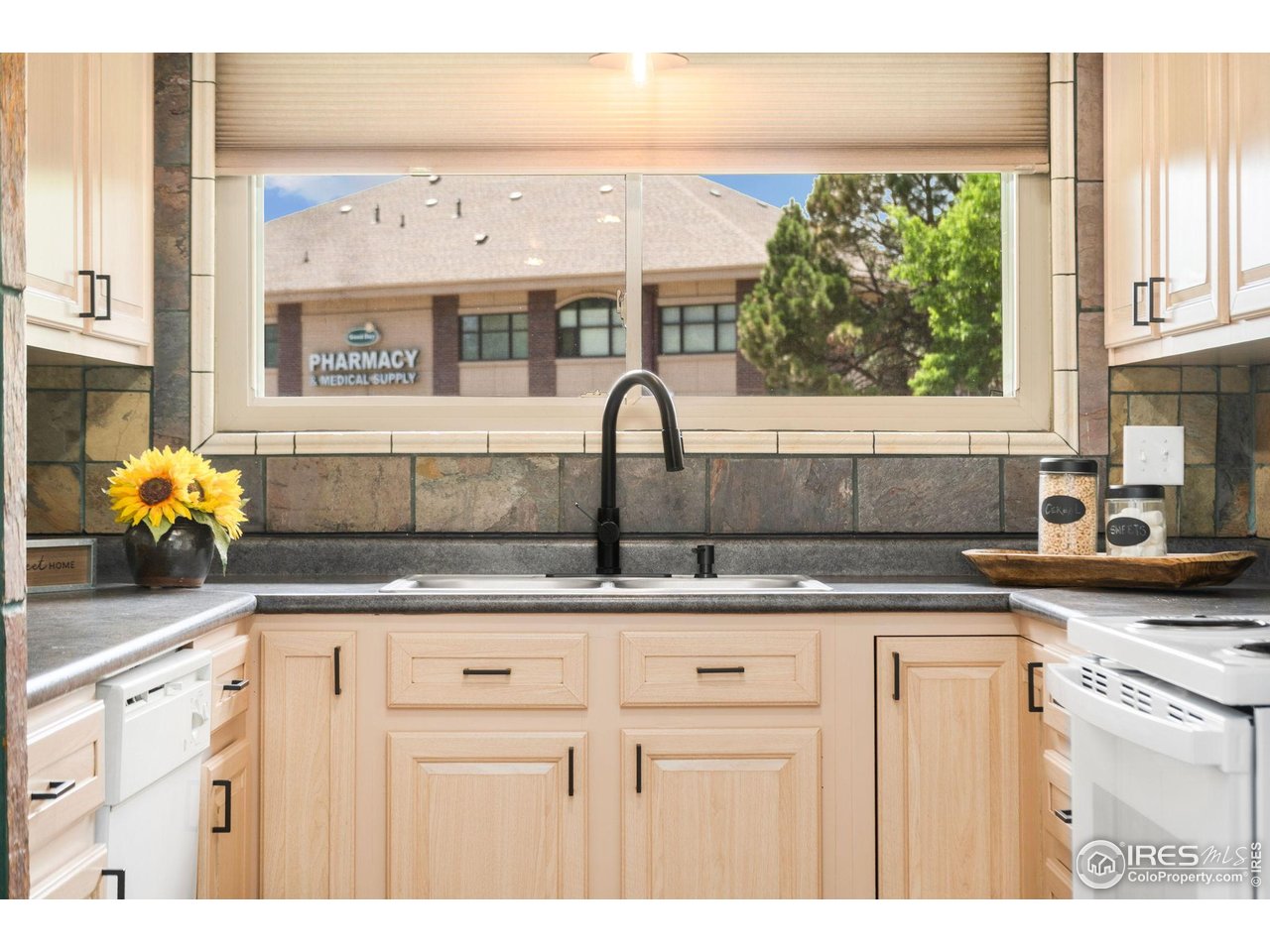 1935 Waters Edge Street, Unit F Fort Collins, CO 80526 - Photo 10 of 23 Kitchen