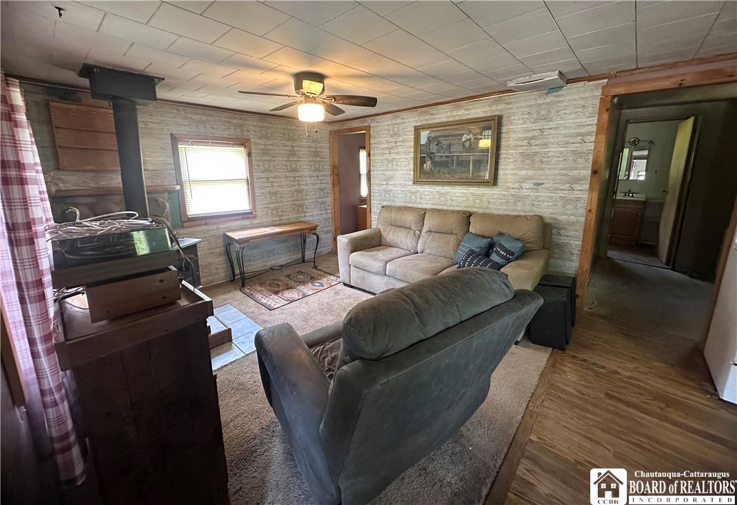 86 Wildemere Drive Java, NY 14009 - Photo 11 of 19 living room