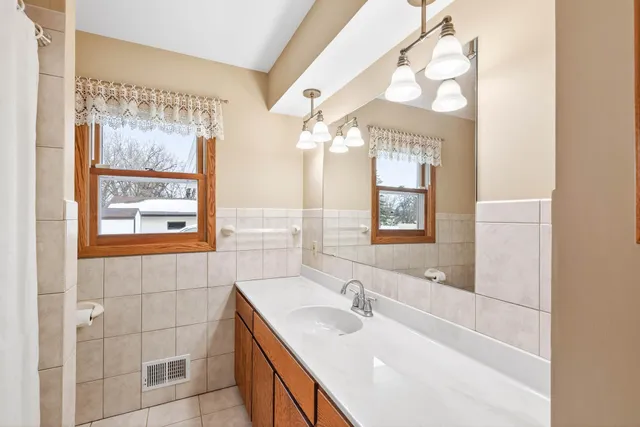 $342,000 | 708 15th Street West, Hastings, MN 55033