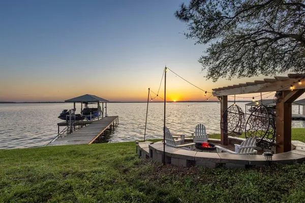 $715,000 | 115 Isle Of View Drive, Tool, TX 75143