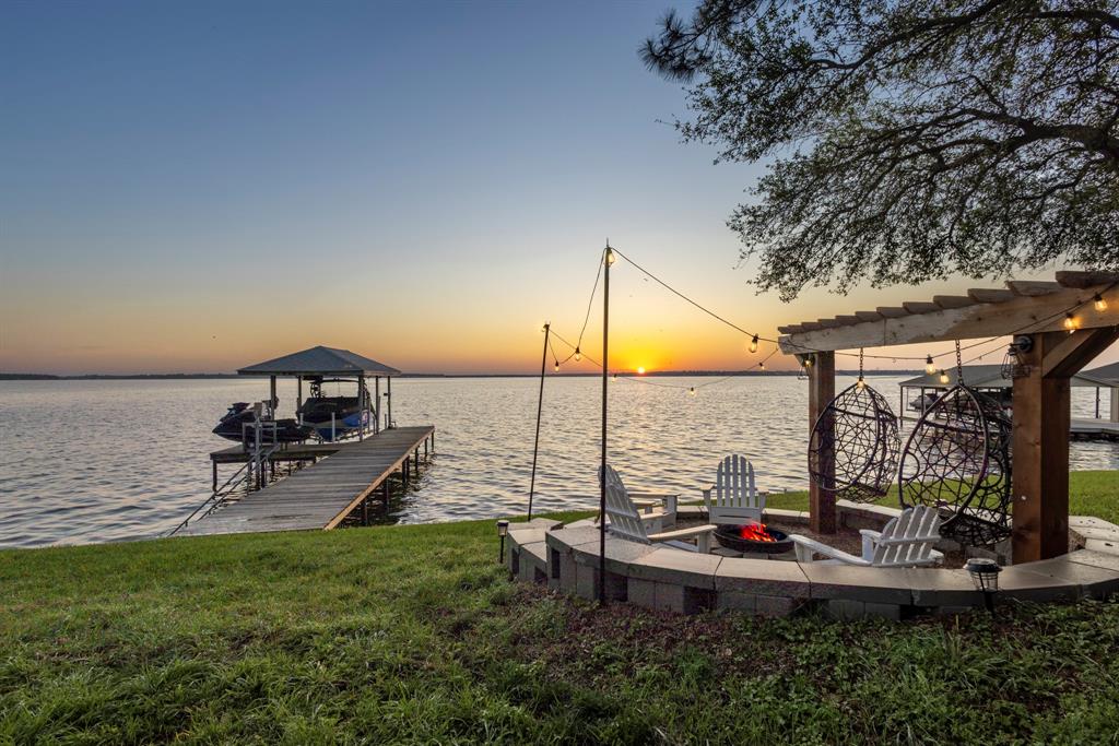 115 Isle Of View Drive Tool, TX 75143 - Photo 2 of 27 a view of a ocean view