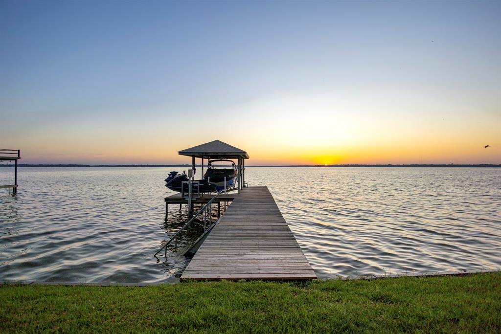 115 Isle Of View Drive Tool, TX 75143 - Photo 27 of 27 a view of a terrace with chairs