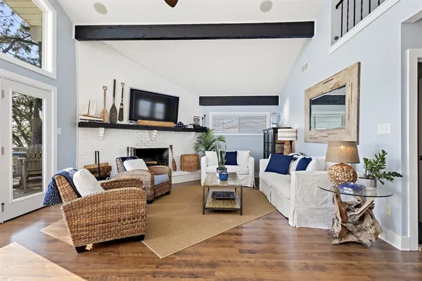 $715,000 | 115 Isle Of View Drive, Tool, TX 75143