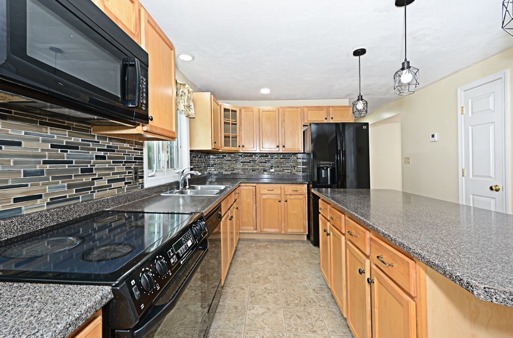 34 Airport Road Dudley, MA 01571 - Photo 6 of 35 Gallery Image 6