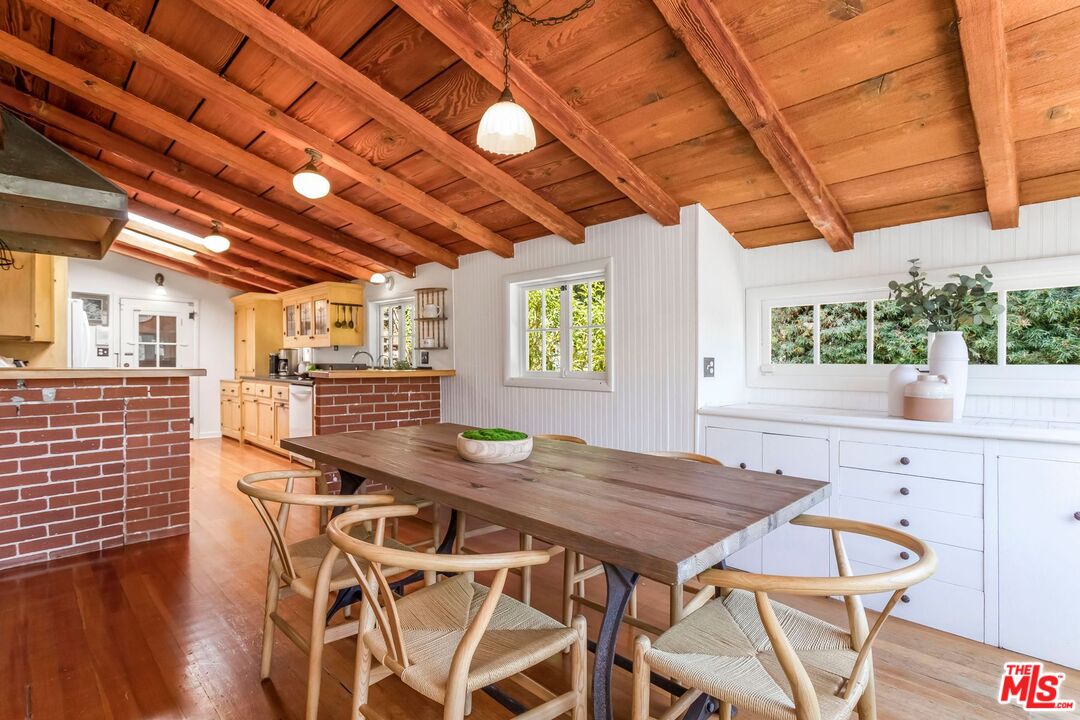 3940 Davana Road Sherman Oaks, CA 91423 - Photo 18 of 60 a view of a dining table and chairs in the patio
