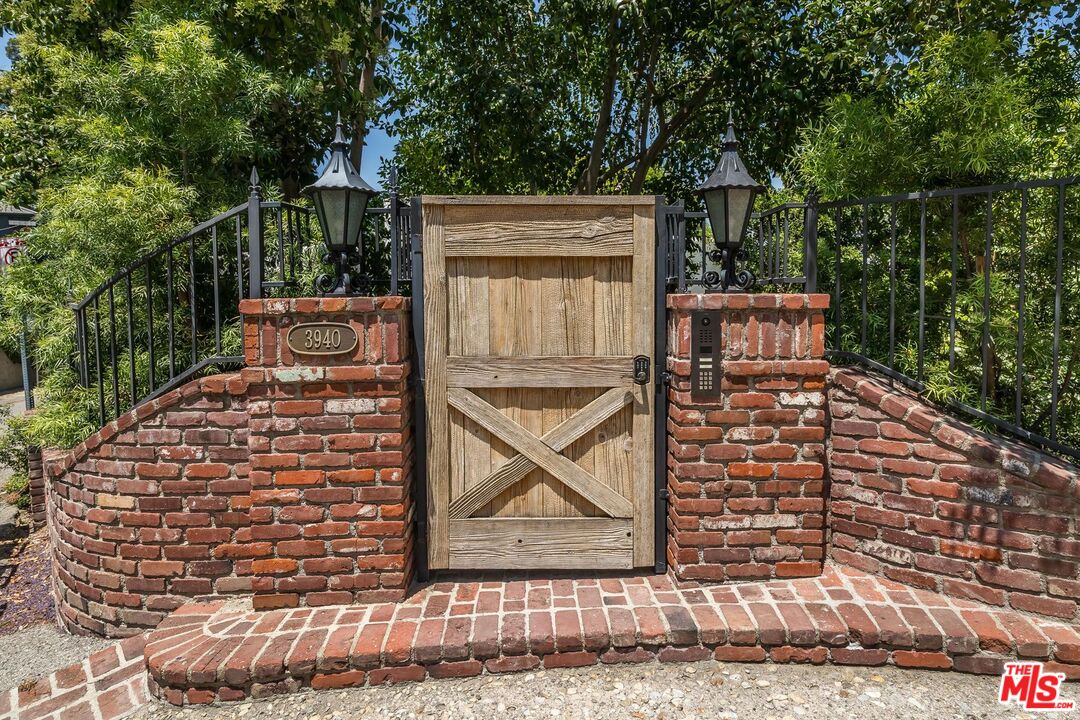 3940 Davana Road Sherman Oaks, CA 91423 - Photo 4 of 60 a view of a deck with wooden floor and a bench