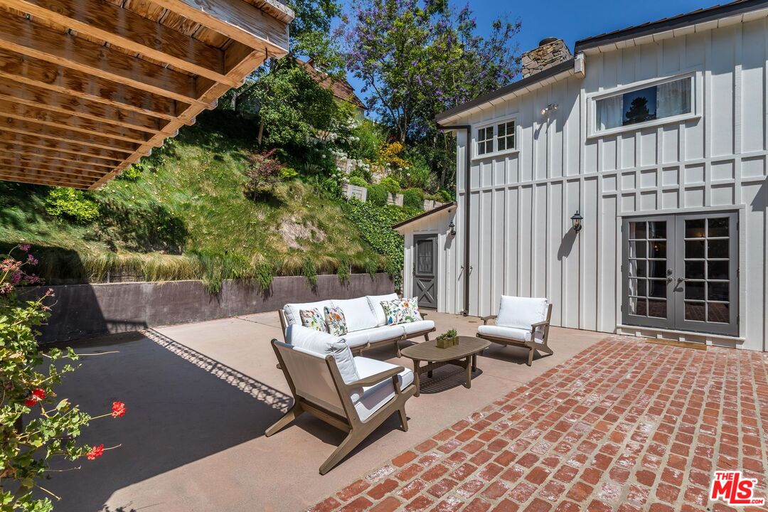 3940 Davana Road Sherman Oaks, CA 91423 - Photo 45 of 60 a view of a patio with table and chairs and potted plants