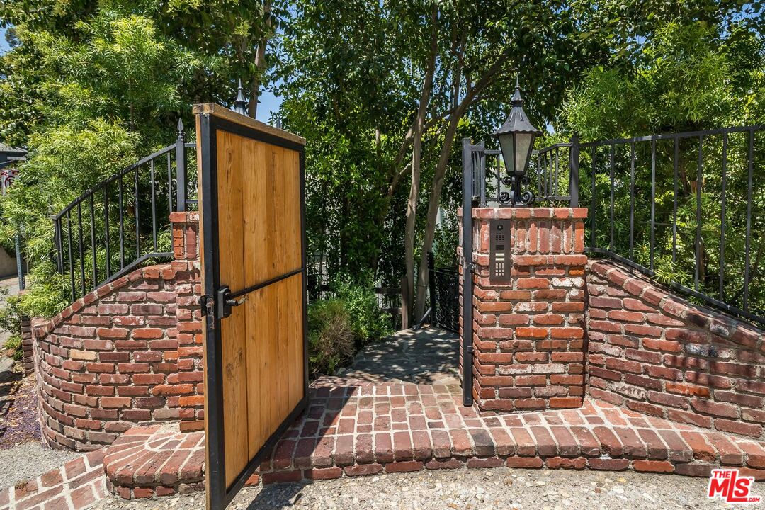 3940 Davana Road Sherman Oaks, CA 91423 - Photo 5 of 60